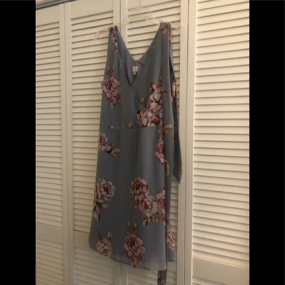 Sleeveless dress